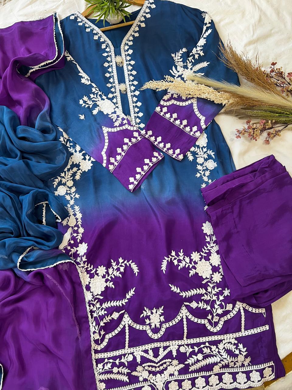 Minal Khan Hit Code | Silk 3-Piece Pret