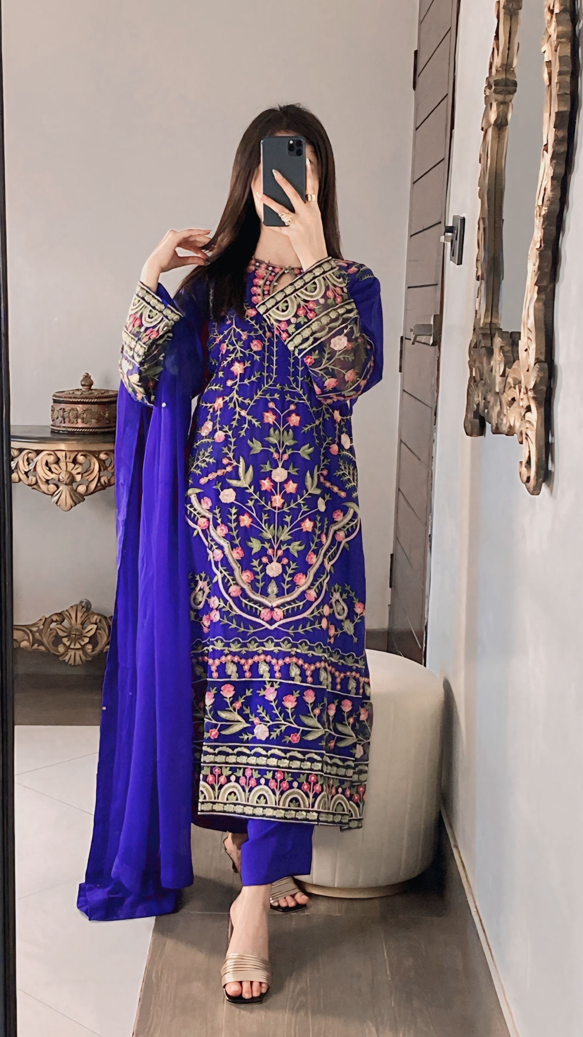 Elegant Russian Grip Thread Embroidered Suit with Chiffon Dupatta
