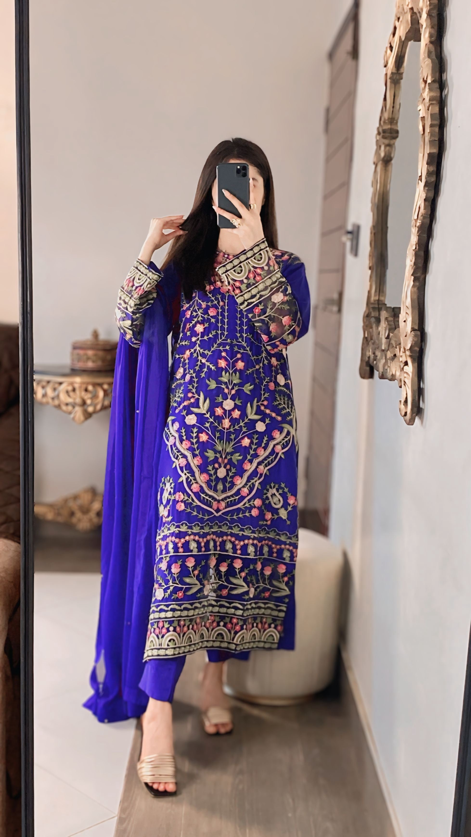 Elegant Russian Grip Thread Embroidered Suit with Chiffon Dupatta
