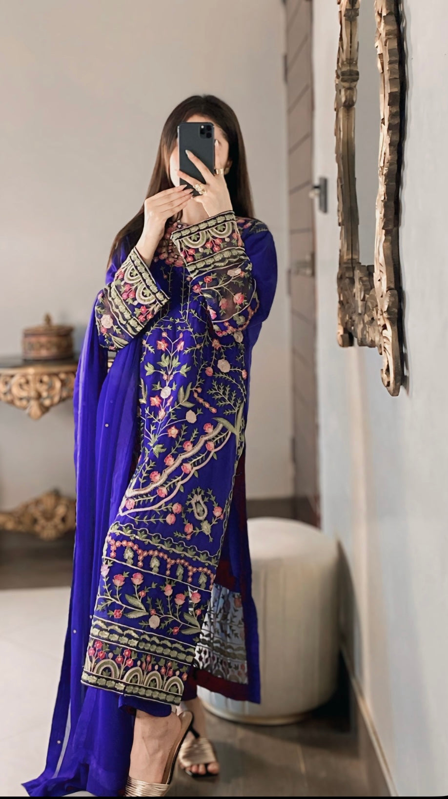 Elegant Russian Grip Thread Embroidered Suit with Chiffon Dupatta