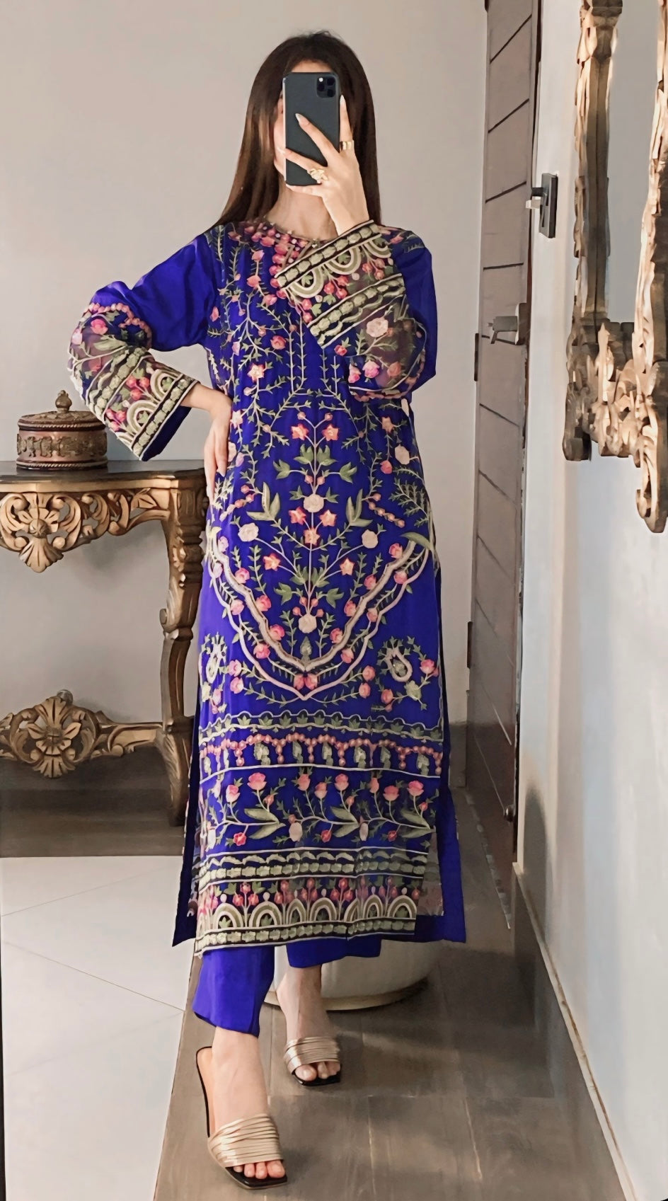 Elegant Russian Grip Thread Embroidered Suit with Chiffon Dupatta